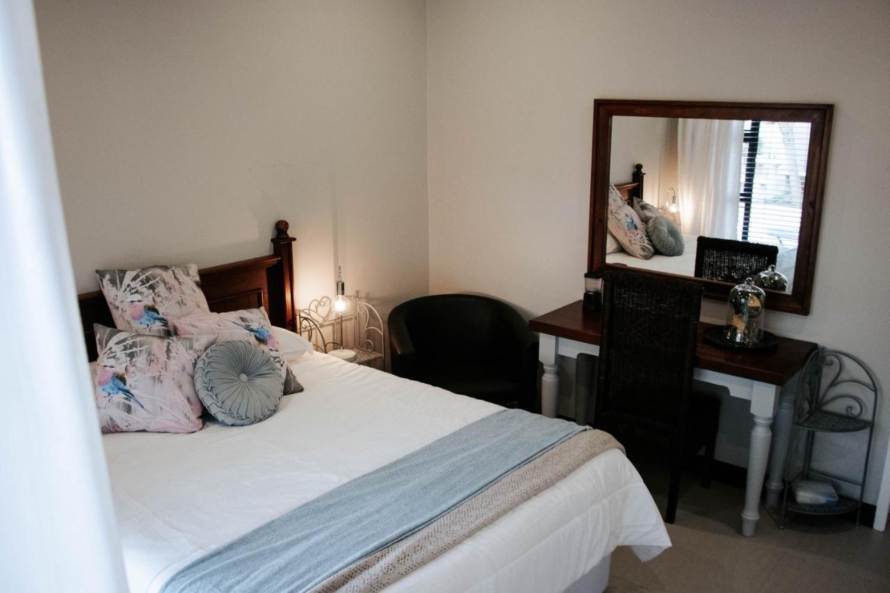 Mi Vida Guesthouse Klerksdorp Exteriör bild